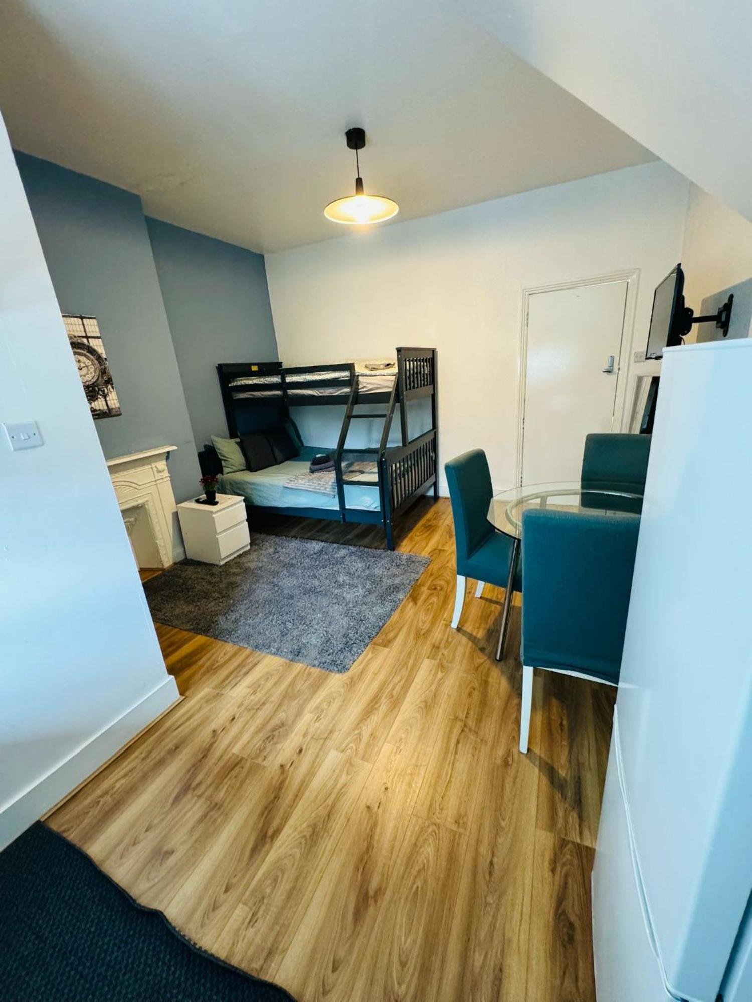 London Guest Studios 8 ภายนอก รูปภาพ
