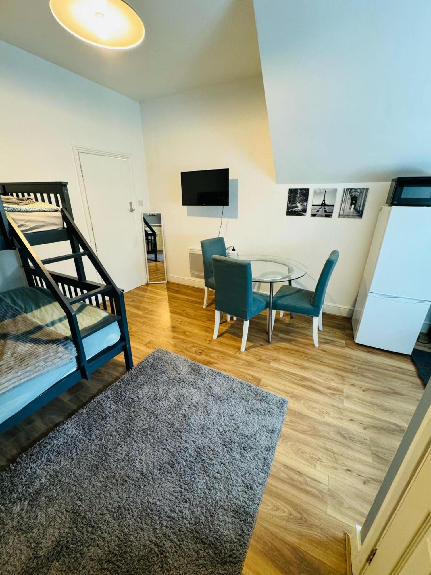 London Guest Studios 8 ภายนอก รูปภาพ